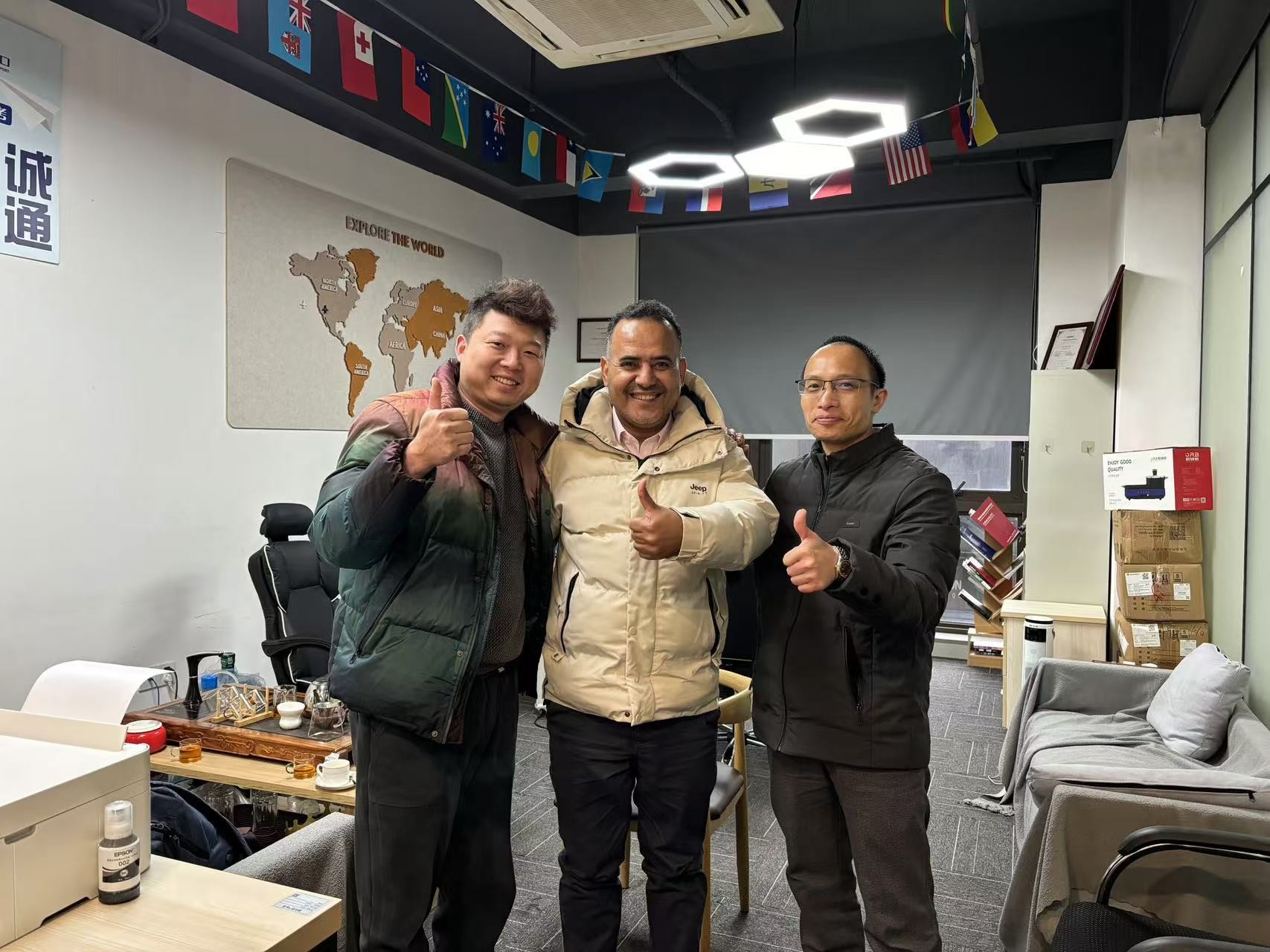 последний случай компании о Клиенты посещают нашу компанию