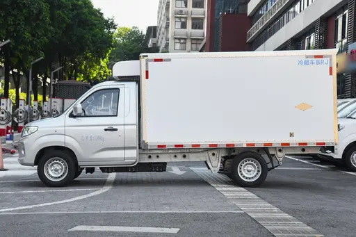 Ruichi EC71L Refrigerated 50.38 KWh Battery 270km Range Cargo Truck