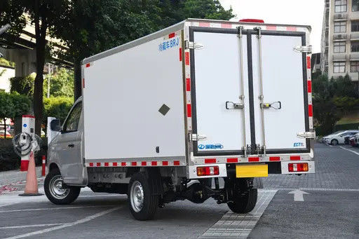 Ruichi EC71L Refrigerated 50.38 KWh Battery 270km Range Cargo Truck