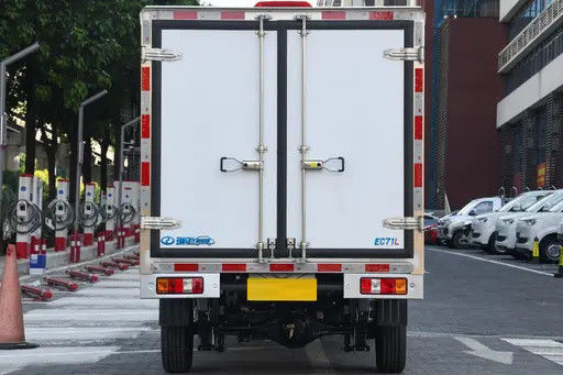Ruichi EC71L Refrigerated 50.38 KWh Battery 270km Range Cargo Truck