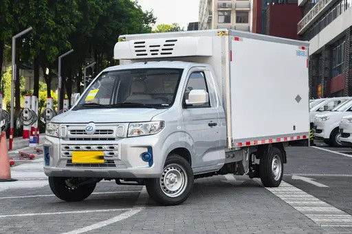 Ruichi EC71L Refrigerated 50.38 KWh Battery 270km Range Cargo Truck